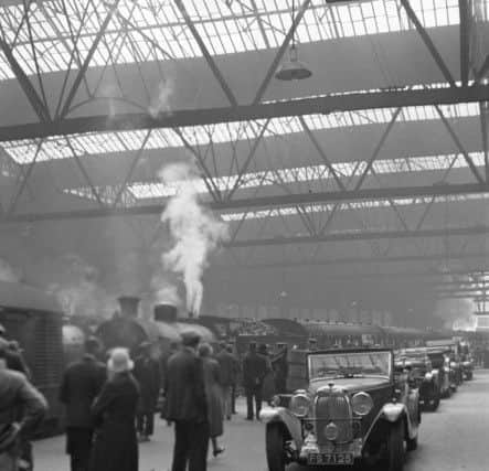 Passengers waiting to board at Princes Street Station. Picture: CC/Nationaal Archief Netherlands