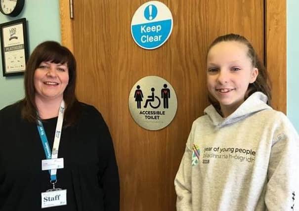An East Lothian schoolgirls award-winning accessible toilet sign has gone on display on the door of Fort Kinnairds disabled toilet and bathroom facilities in a bid to make them more welcoming for people with hidden disabilities or long-term illnesses.