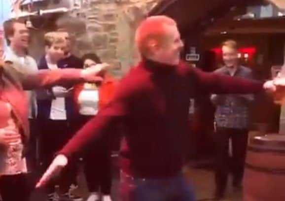 Neil Lennon recreates the already-infamous celebration. Picture: @Dunnyboy/Twitter