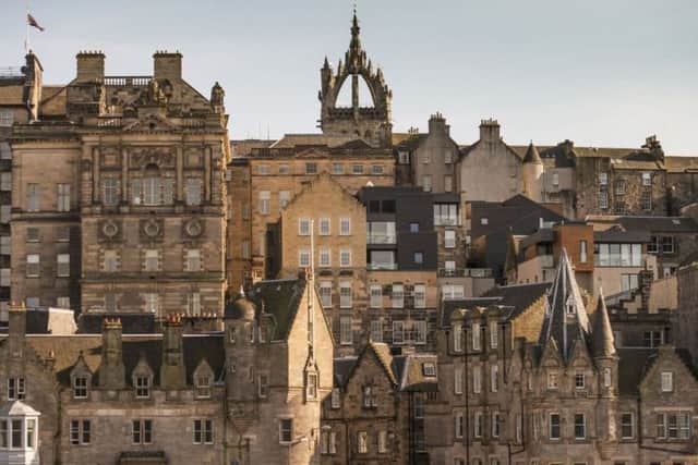 There are over 9000 properties listed on Airbnb in Edinburgh