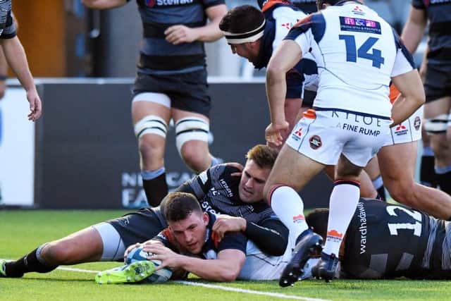 Edinburgh's Matt Scott scores a try to give his side a 13-6 lead. Pic: SNS/SRU