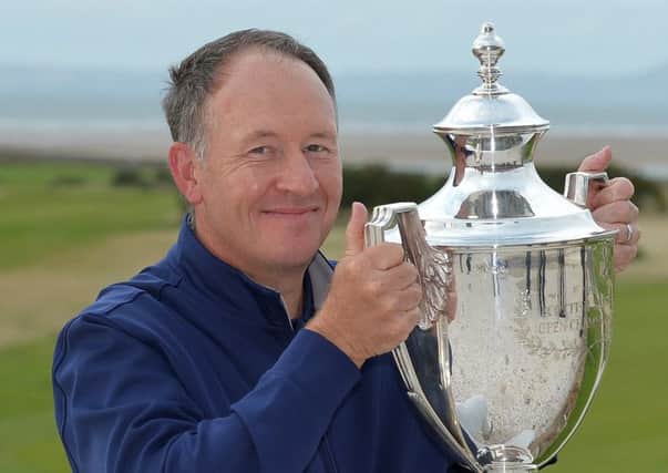 Gary Orr with the trophy. Picture: Mark Runnacles/Getty Images