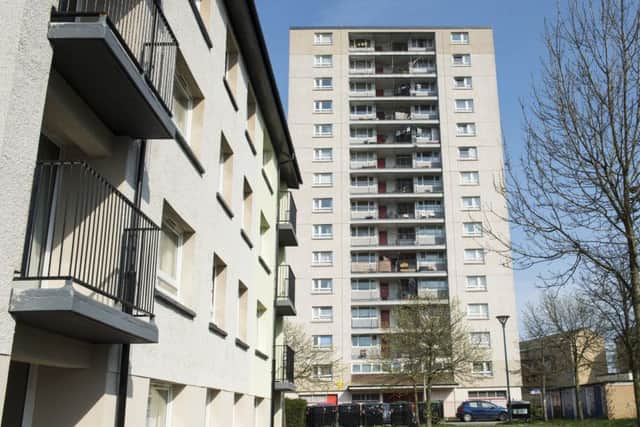Photograph by Ian Georgeson, 07921 567360
Fidra court, Muirhouse which was evacuated after a bomb scare on Friday night, police continue to stand guard over the 11th floor flat