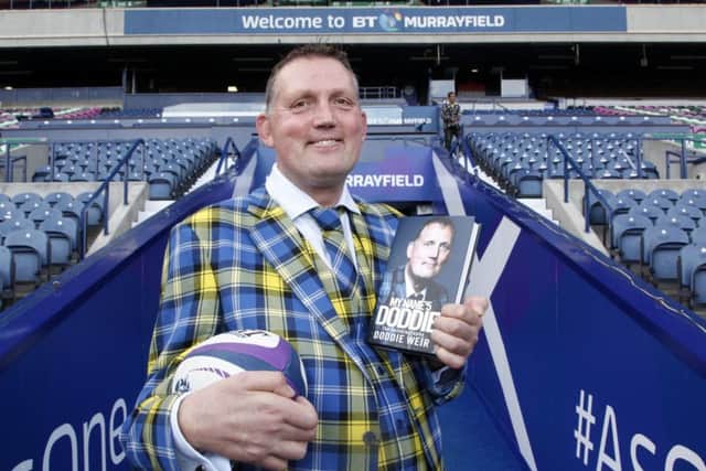 Scottish rugby legend Doddie Weir is to be given an honorary degree for his contribution to the sporting community and charitabel fundraising.