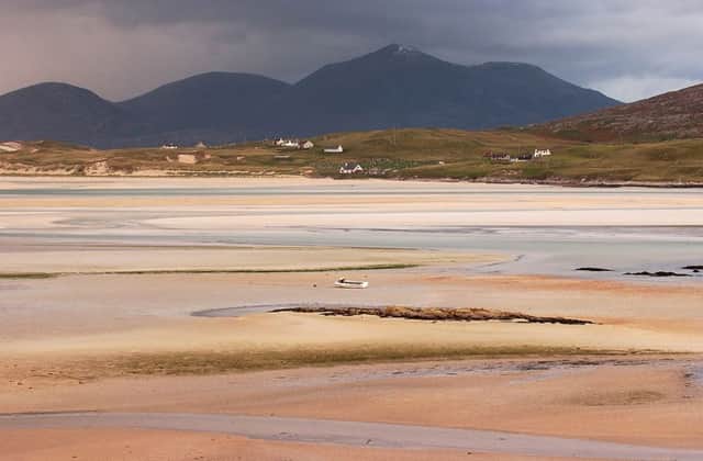 28/10/02, SCOTLAND, TOURISM, WESTERN ISLES,THE WHITE SANDY BEACH AT SEILEBOST LOOKING TOWARDS LUSKENTYRE, ISLE OF HARRIS,. ..PIC IAN RUTHERFORD