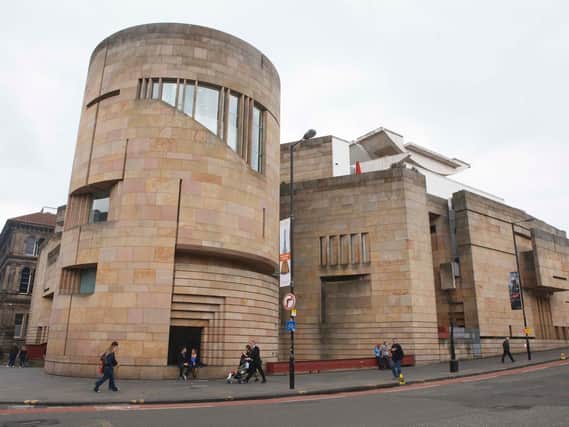 The National Museum of Scotland has agreed to return two Native American skulls from Edinburgh to Canada.