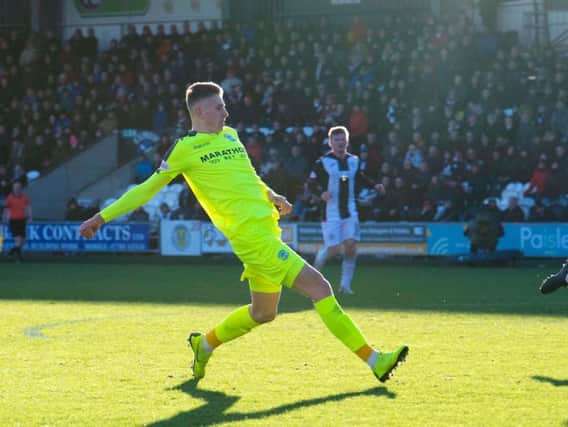 Oli Shaw fires home the equaliser as Hibs went on to register a 3-1 win over St Mirren, Pic: SNS