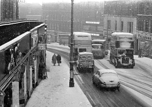 Getting up Leith Street in heavy snow was a struggle back then just as it is now.