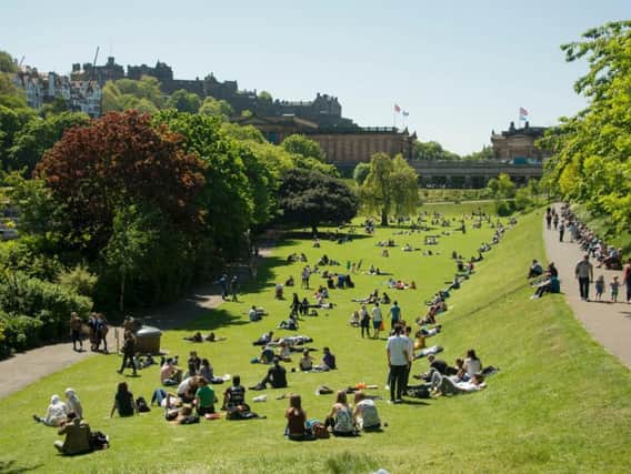Experts at the Met Office are expecting temperatures to rise in Edinburgh