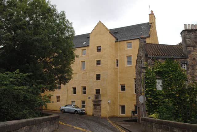 Situated in the heart of the picturesque Dean Village, Bell's Brae Bridge was built in the 18th century.
