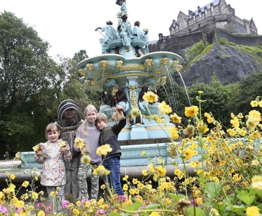 Niamh Eyles 6, Francesca Wright, 11,  Alexander Wright, 9, and a beekeeper from the world bee project 







Happy Bee-Day event. Pic: Lisa Ferguson