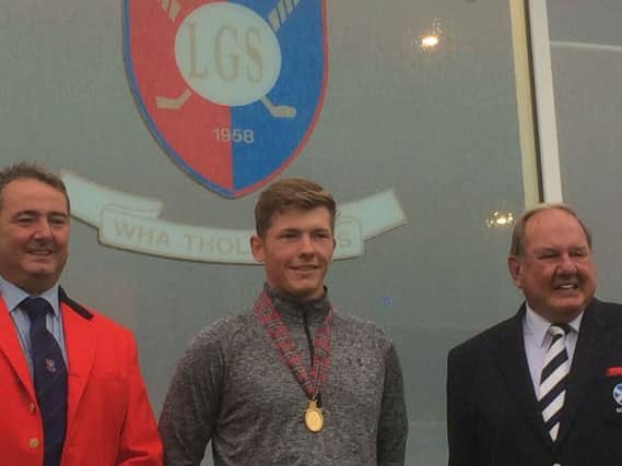 ieran Cantley, centre, with Leven GS captain Ewan MacGregor and Scottish Golf president Malcolm Mitchell
