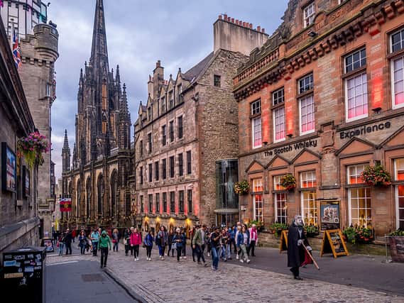 As Scotland's capital city,
 Edinburgh is a haven for whisky lovers (Photo: Shutterstock)